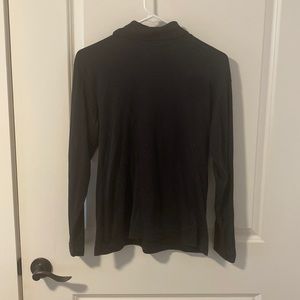 Black turtleneck tee
